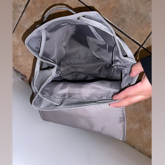 Gray backpack - Picture 6 of 7
